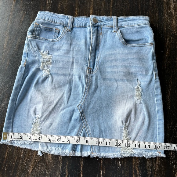 Demin Blvd Distressed Jeans Mini Skirt. Size Medium - Picture 4 of 8